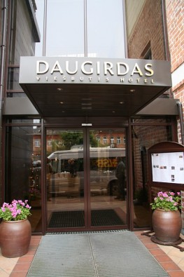 Viesnīca Hotel Daugirdas ir viena no pirmajām Kauņas viesnīcām, kas atvērās 90-to gadu sākumā un līdz ar to ir jūtuma viesnīcas pieredze viesu vēlmju Viesnīca Hotel Daugirdas ir viena no pirmajām Kauņas viesnīcām, kas atvērās 90-to gadu sākumā un līdz ar to ir jūtuma viesnīcas pieredze viesu vēlmju 27957