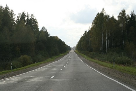 Lielceļam A9 no Rīgas uz Liepāju būtu nepieciešams kārtīgs remonts, jo daudzos ceļa posmos asfalta klājums ir nekvalitatīts. Taču rudenīgais skaistums Lielceļam A9 no Rīgas uz Liepāju būtu nepieciešams kārtīgs remonts, jo daudzos ceļa posmos asfalta klājums ir nekvalitatīts. Taču rudenīgais skaistums 27992