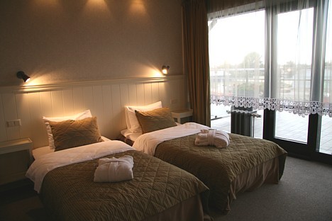 Piecu zvaigžņu viesnīcas Hotel Promenade numurs ir vienkārši super - silts, mājīgs, kvalitatīvs, gaumīgs un vēl jauks viesu uzņemšanas serviss 27994