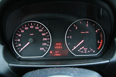 Degvielas vidējais patēriņš, pateicoties Lietuvas autostrādei un nelielam vējam no aizmugures, ir nokrities līdz 4,7 litriem uz 100 km Degvielas vidējais patēriņš, pateicoties Lietuvas autostrādei un nelielam vējam no aizmugures, ir nokrities līdz 4,7 litriem uz 100 km 28055