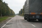 Līdz Lietuvas robežai šoseja ir diezgan nožēlojama (sevišķi pēc Nidas) un brauciena laikā apdzen mūs 13 automašīnas, bet mēs 