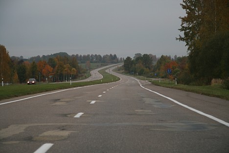 Lai gan Daugavpils-Rīga šoseja ir 2 joslās vienā virzienā, taču brīžiem sajūta ir kā uz veļļas dēļa, tas kaut kādā veidā ietekmē arī degvielas patēriņ Lai gan Daugavpils-Rīga šoseja ir 2 joslās vienā virzienā, taču brīžiem sajūta ir kā uz veļļas dēļa, tas kaut kādā veidā ietekmē arī degvielas patēriņ 28083