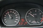 Pie Kokneses BMW displejā parādās pirmais brīdinājums, ka pēc 136 km beigsies degviela. Principā ir sajūta, Latvijas ceļi degvielu notērē daudz ātrāk  6