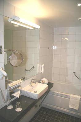 Numurus raksturo teiciens - jauns paliek jauns, viesnīca tika atvērta šogad 28106
