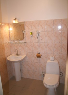 Viesnīcas pusluksa klases numura WC telpa 28162