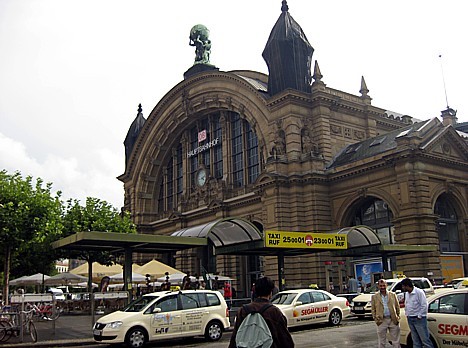 Hauptbahnhof (galvenā dzelzceļa stacija) Frankfurtē 28276