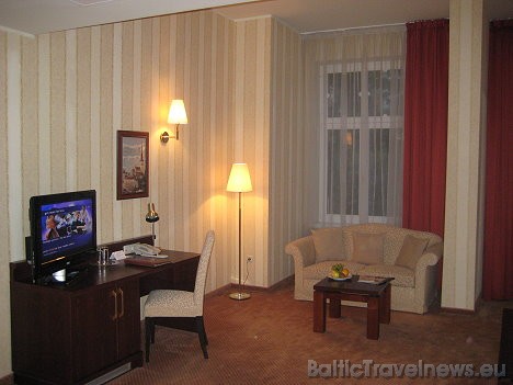 Viesu istaba. Viesnīca MONIKA Centrum Hotels saviem viesiem piedāvā 80 modernas un eleganti mēbelētas istabas: 12 vienvietīgas, 50 divvietīgas, 14 pus Viesu istaba. Viesnīca MONIKA Centrum Hotels saviem viesiem piedāvā 80 modernas un eleganti mēbelētas istabas: 12 vienvietīgas, 50 divvietīgas, 14 pus 28337
