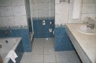 Vannas istaba ir ierīkota tā kā kambaros - duša, tualete, vannas istaba 8