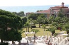Skats no viesnīcas augšējiem stāviem uz Vidusjūru un viesnīcas teritoriju, kas piedāvā plašu sportisku izklaidi, piemēram, golfs, teniss... 15