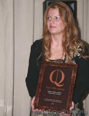 Kafijas ražošanas uzņēmuma Melnā kafija direktore Gundega Strode prezentē Kafijas ražošanas uzņēmuma Melnā kafija direktore Gundega Strode prezentē
