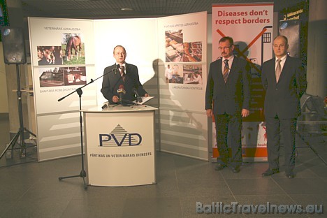 Preses konference (10.11.2008) lidostā, kurā piedalījās PVD Sanitārā robežinspekcija, Latvijas muita un Rīgas lidosta 28756