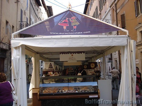 Kā jau ierasts arī šogad Perudžas pilsētā Itālijā oktobra nogalē norisinājās festivāls kārumniekiem Eurochocolate Kā jau ierasts arī šogad Perudžas pilsētā Itālijā oktobra nogalē norisinājās festivāls kārumniekiem Eurochocolate 28795