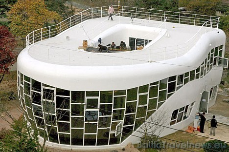 Dienvidkorejā ir uzbūvēta villa poda formā un ir pieejama ar divām guļamistabām un trīs luksus tualetēm par 50 000 ASV dolāriem dienā. Tās īpašnieks i 28984