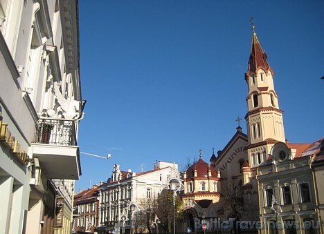 Baroka stila skvēri un baznīcas atgādina to svarīgumu gluži kā starptautiskie tirdzniecības centri sešpadsmitajā gadsimtā Baroka stila skvēri un baznīcas atgādina to svarīgumu gluži kā starptautiskie tirdzniecības centri sešpadsmitajā gadsimtā 29002