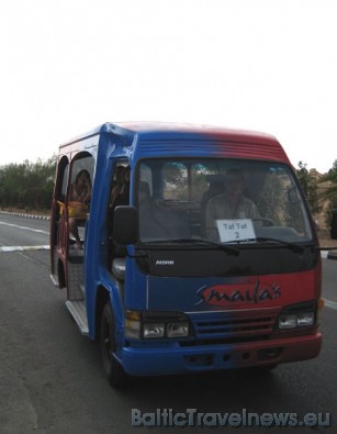 Apceļot kūrorta teritoriju var ar bezmaksas autobusiem, kurus sauc par (Taf–Taf) 29145