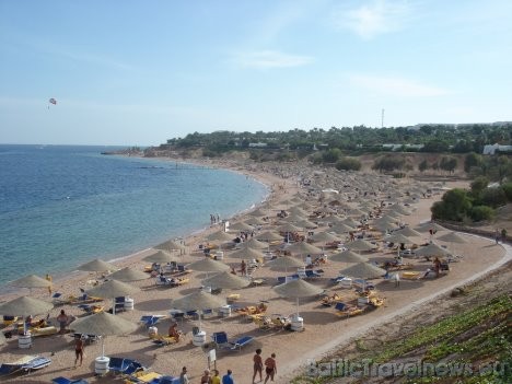Domina Coral Bay pludmales viesiem nav jāsatraucas par nepietiekamu atpūtas krēslu un saules sargu skaitu – to skaits ir pietiekams Domina Coral Bay pludmales viesiem nav jāsatraucas par nepietiekamu atpūtas krēslu un saules sargu skaitu – to skaits ir pietiekams 29232