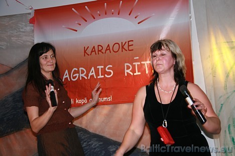 Pasākuma viesi varēja pamēģināt sevi karaoke dziedāšanas konkursā 29284