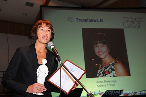 Balvu saņema ceļojumu aģentūras Kaleva Travel direktore Irēna Riekstiņa (Foto: TAVA) 29705