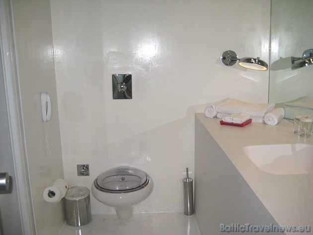 WC un dušas telpā nav aizmirsts par pārsteigumiem un dizaina elementiem 30029