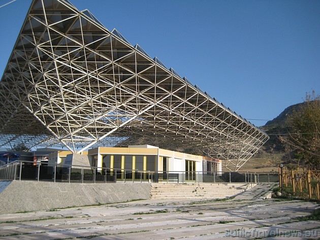 Hēropole (Hierapolis) ir seno romiešu kūrorts valsts Turcijas rietumos, kalnos, praktiski pusceļā starp Antalju un Marmarisu Hēropole (Hierapolis) ir seno romiešu kūrorts valsts Turcijas rietumos, kalnos, praktiski pusceļā starp Antalju un Marmarisu 30178