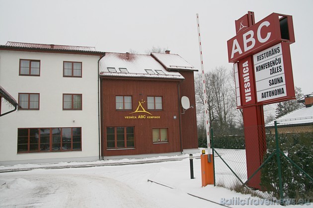 Atpūtas centrs ABC atrodas tikai 15 min attālumā no pilsētas centra un Jūrmalas, kā arī tikai 5 min brauciena attālumā no lidostas. Ērta piebraukšana, 31315