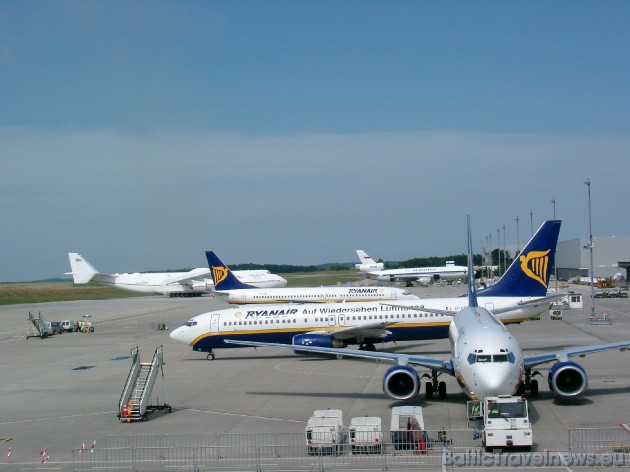 Lidsabiedrība Ryanair pirmo reizi Hānas lidostā piezemējās 1999.gada 22.aprīlī un tagad ir trešā lielākā lidsabiedrības bāzes lidosta Eiropā Lidsabiedrība Ryanair pirmo reizi Hānas lidostā piezemējās 1999.gada 22.aprīlī un tagad ir trešā lielākā lidsabiedrības bāzes lidosta Eiropā 31648