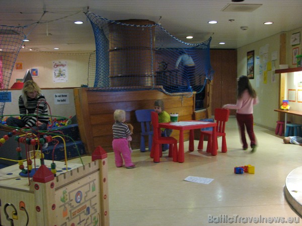 Tallink Festival ceturtajā klājā ir bērnu istaba ar Pirātu kuģi, diviem bumbu baseiniem un slidkalniņiem. Tāpat ir vieta kur uzsildīt bērnu pārtiku, p 31793