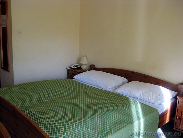 Viesnīcā Simader ir 34 numuriņi ar 70 gultas vietām, viesu ērtībām istabiņās ir kabeļtelevīzija, telefons, vanna vai duša, WC, fēns 31908