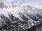 No Francijas Alpu kūrorta Šamonī (Chamonix) ar pacēlāju var uzbraukt Aiguille du Midi (3842 m) virsotnē, no kurienes paveras skaists skats uz Alpu aug 1