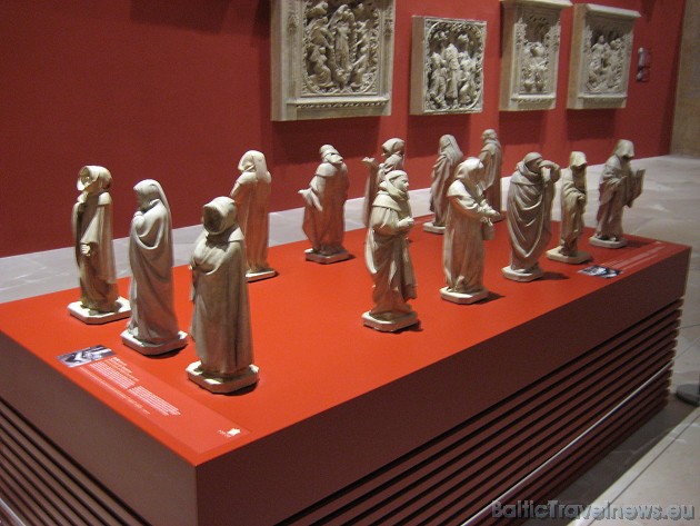 Galvenajā galerijā Galerie des Moulages, kuras īpašais elements ir stiklots jumts, aplūkojami spilgtākie viduslaiku, gotikas un renesanses laika baznī Galvenajā galerijā Galerie des Moulages, kuras īpašais elements ir stiklots jumts, aplūkojami spilgtākie viduslaiku, gotikas un renesanses laika baznī 32600
