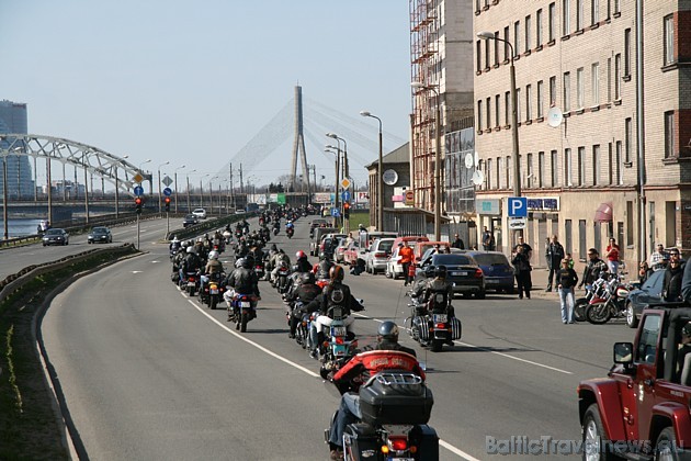 Latvijā pamatprincipus motobraucēju vidū nosaka motoklubu Harta, savukārt motoklubu darbību koordinē 2004. gadā dibinātā Latvijas Motoklubu asociācija Latvijā pamatprincipus motobraucēju vidū nosaka motoklubu Harta, savukārt motoklubu darbību koordinē 2004. gadā dibinātā Latvijas Motoklubu asociācija 32725