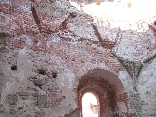 90. gadu beigās sākās ordeņpils drupu konservācija, lai saglabātu to informatīvo vērtību un romantisko siluetu ainavā 90. gadu beigās sākās ordeņpils drupu konservācija, lai saglabātu to informatīvo vērtību un romantisko siluetu ainavā 32777