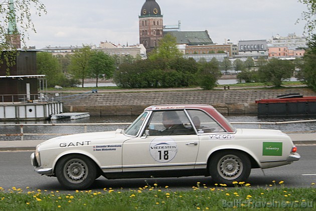 Rallija dalībnieki, netraucējot pilsētas satiksmei, devās no kontrolpunkta uz nākošo kontrolpunktu Rallija dalībnieki, netraucējot pilsētas satiksmei, devās no kontrolpunkta uz nākošo kontrolpunktu 32936