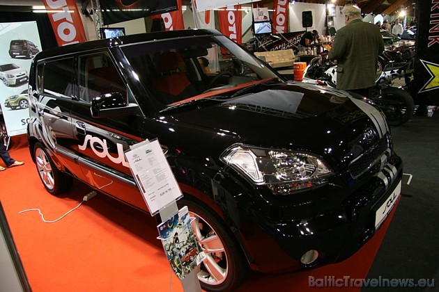 Auto izstādes apmeklētājus piesaistīja Kia Soul 33023