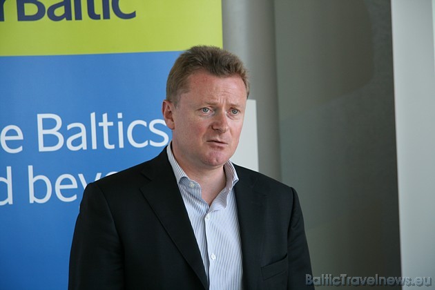 airBaltic vadītājs Bertolts Fliks sarunā ar žurnālistiem atzīmē, ka 5% klientu ir biznesa klases pasažieri airBaltic vadītājs Bertolts Fliks sarunā ar žurnālistiem atzīmē, ka 5% klientu ir biznesa klases pasažieri 33155