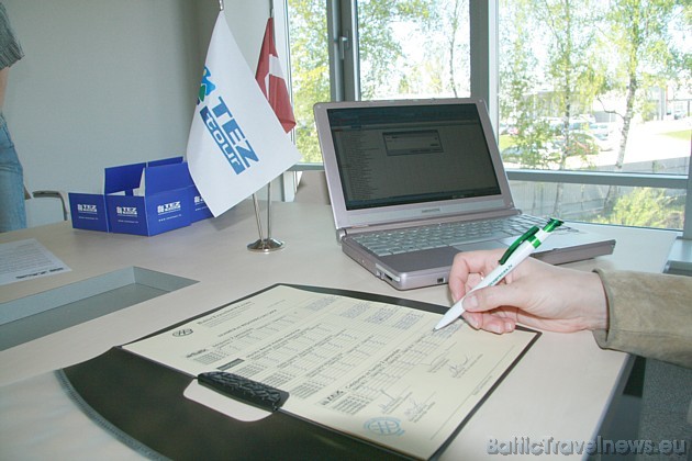 Komisijas locekļu apstiprināts dokuments ar akcijas Travel card 2009 vinnētājiem. 33221