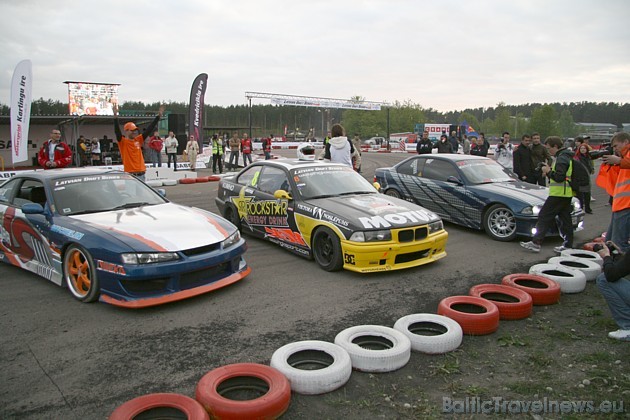 Uzvarētāju automašīnas Nissan Silvia un abi BMW M3. Sīkāka informācija - www.latviandrift.lv 33319