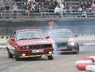Jānis Eglīte ar sarkano BMW 318 uzvar Jāni Lambertu ar BMW 325 6