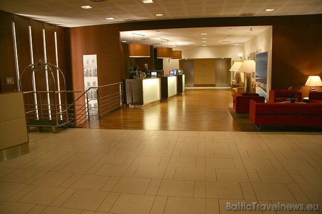 Četru zvaigžņu viesnīcas viesu uzņemšanas telpa. Hotel Radisson EU atrodas 3 km attālumā no Briseles vecpilsētas centra Četru zvaigžņu viesnīcas viesu uzņemšanas telpa. Hotel Radisson EU atrodas 3 km attālumā no Briseles vecpilsētas centra 33585