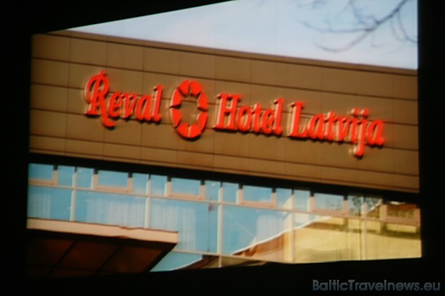 Slavas stāsti par Šlesera iniciatīvu 90-to gadu periodā, piesaistot investorus, piemēram, Reval Hotel Latvija