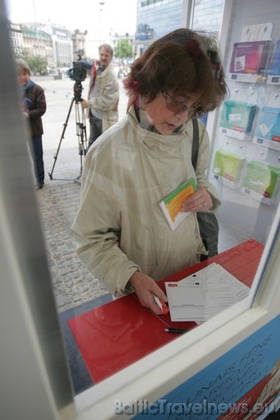 Visas vasaras garumā Sūdzību Kiosks dosies tūrē pa dažādām Latvijas pilsētām, iekļaujoties pilsētu svētku un tirgus dienu norisē Visas vasaras garumā Sūdzību Kiosks dosies tūrē pa dažādām Latvijas pilsētām, iekļaujoties pilsētu svētku un tirgus dienu norisē 33956