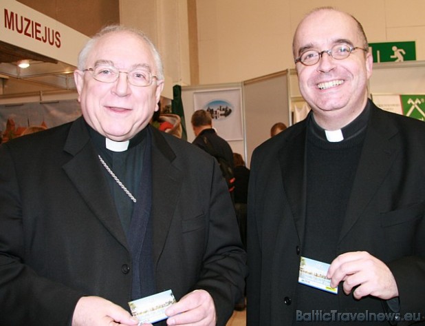 Par Travel card 2009 lietotājiem ir kļuvuši dažādu sociālo klašu pārstāvji, taču visus viņus apvieno vēlme ceļot Par Travel card 2009 lietotājiem ir kļuvuši dažādu sociālo klašu pārstāvji, taču visus viņus apvieno vēlme ceļot 34110