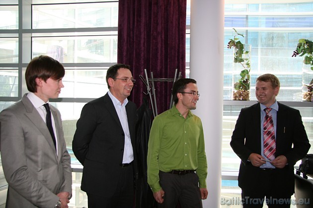 No kreisās - Kaspars Ekša (Reval Hotels mārketinga koordinators), Konstantīns Paļgovs (Tez Tour direktors), Linards Jonins (airBaltic mārketinga speci No kreisās - Kaspars Ekša (Reval Hotels mārketinga koordinators), Konstantīns Paļgovs (Tez Tour direktors), Linards Jonins (airBaltic mārketinga speci 34114