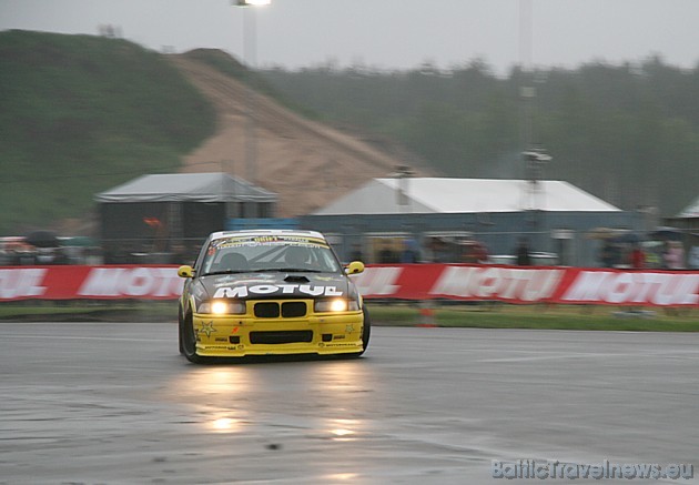 Gvido Elksnis ar BMW M3 pārliecinoši pierāda savu meistarību arī lietus laika apstākļos 34127