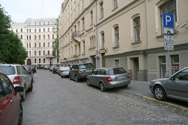 2009.gada 17.jūlijā Alberta ielā 1-8a vēsturiskajā būvfirmas “Šēls un Šefels” 1901.gadā celtajā namā durvis ver Olgas Hļebņikovas mākslas galerija 2009.gada 17.jūlijā Alberta ielā 1-8a vēsturiskajā būvfirmas “Šēls un Šefels” 1901.gadā celtajā namā durvis ver Olgas Hļebņikovas mākslas galerija 34232