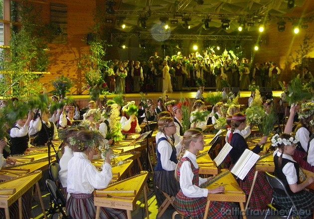 Gājiens noslēdzās ar Latvijas kokļu dienu noslēguma un Jāņu dienas ieskaņas koncertu „Pulks sanāca Jāņa bērnu