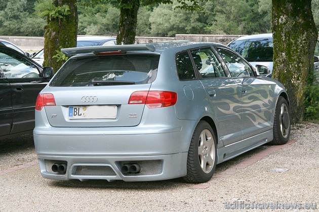 Ik uz soļa kūrortā var sastapt ekskluzīvus un tūnētus automobiļus, piemēram, Bavārijas ražojums Audi A3 Ik uz soļa kūrortā var sastapt ekskluzīvus un tūnētus automobiļus, piemēram, Bavārijas ražojums Audi A3 34741