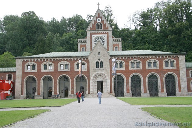 Bad Raihenhalle pirmo reizi vēstures rakstos ir minēta 1159.gadā sakarā ar Alpu sāls ieguvi, ko tajā laikā devēja par balto zeltu. Šobrīd šo sāli izma 34742