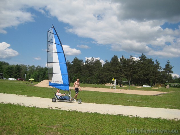 Ūskaldas sporta un izpriecu parks atrodas Igaunijā, netālu no Haapsalu. Šeit ir iespēja izmēģināt vēja ratus, kas ir līdzīgi kā burāt pa jūru, bet šin 35129
