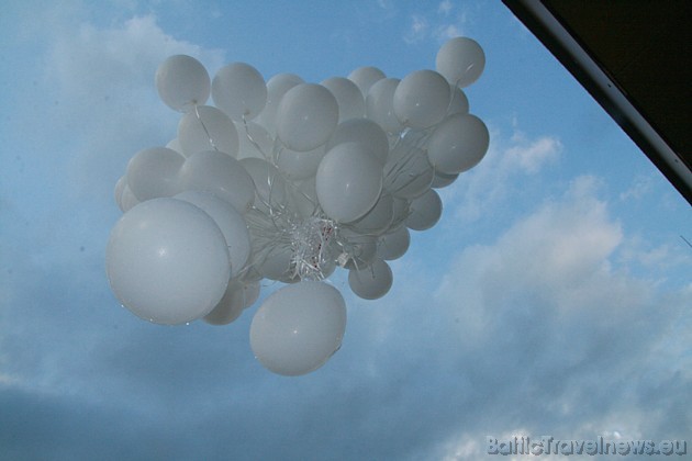 Baloni dodas gaisa ceļojumā ar vēstījumu. Varbūt kādam ir izdevies to atrast? 35328